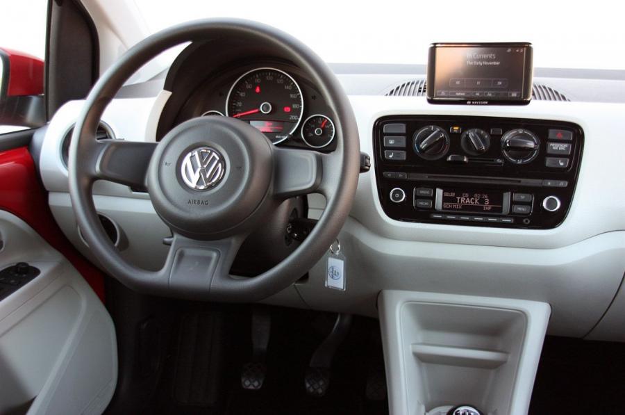  Volkswagen up! 2011 года  (фото 81 из 173)